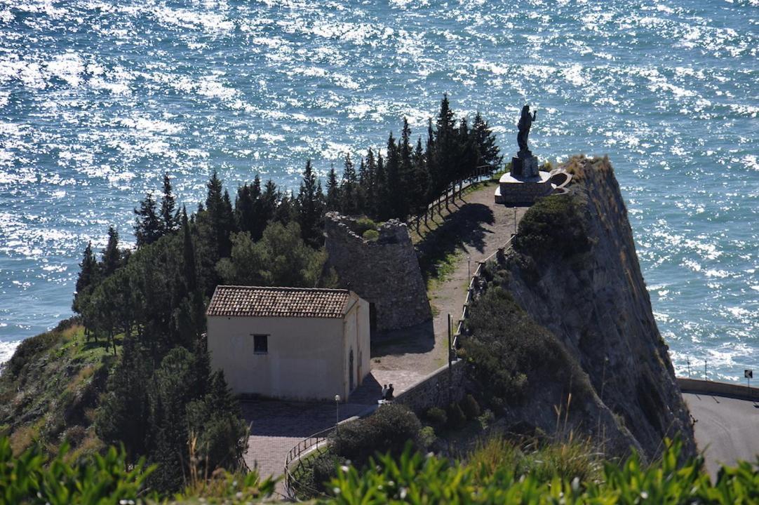 Monolocale Delux, Nel Centro Storico Ed A Pochi Passi Dal Mare Bed & Breakfast Condofuri Marina Luaran gambar